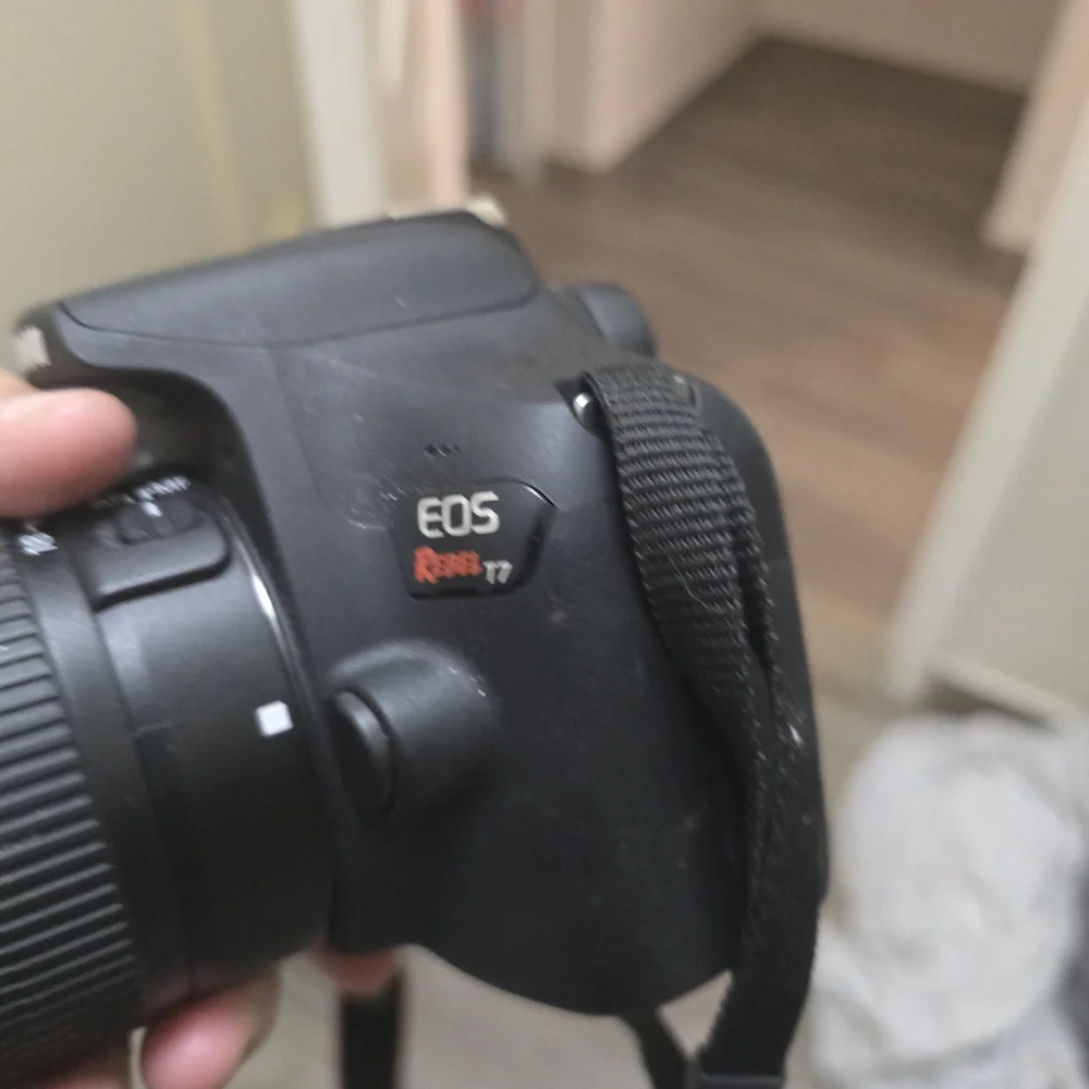 Canon Black RebalT7 Camera